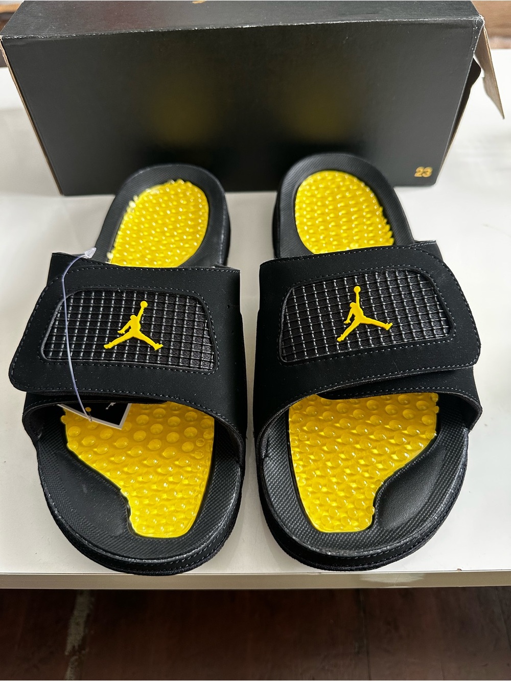Nike Jordan Hydro IV Retro Slides Sandals tour Yellow Mens Size 11 US NEW - Picture 2 of 8